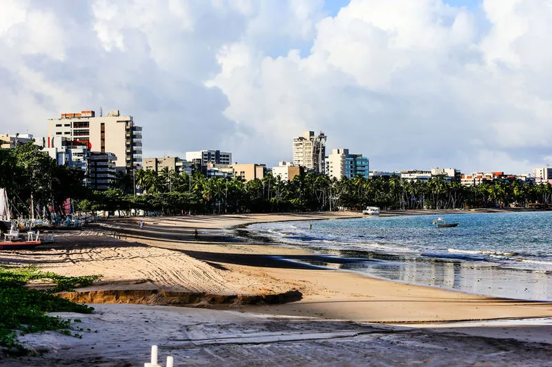 Maceió, 10 de junho de 2020
Orla da Praia de Pajuçara, limpa e fechada para balneabilidade, diminuição da poluição e limpeza em período de isolamento em Maceió. Alagoas - Brasil.
Foto: ©Ailton Cruz