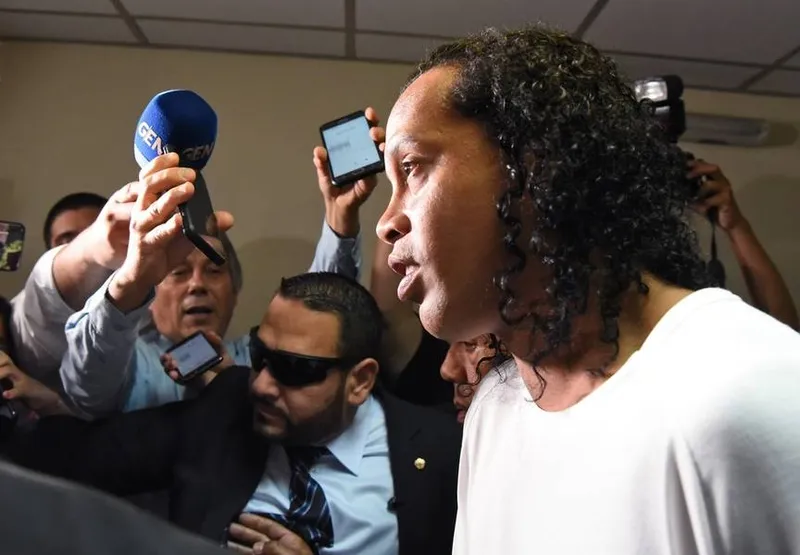 Ronaldinho Gaúcho e seu irmão Assis ficarão em um hotel em Assunção, após pagamento de 1,6 milhão de dólares como garantia