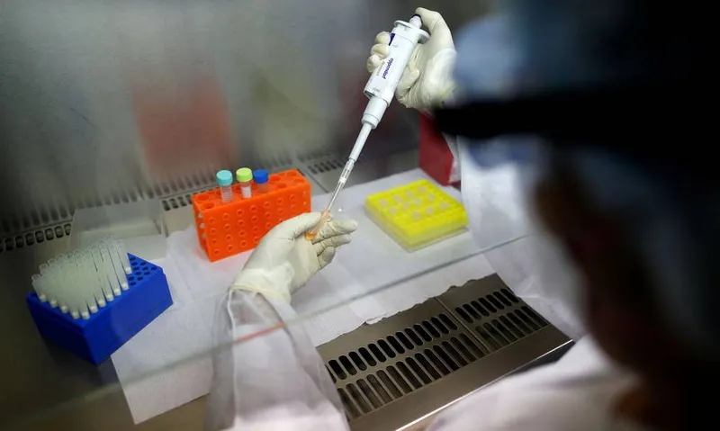 Imagem ilustrativa da imagem LABORATÓRIOS APLICAM NOVA MEtODOLOGIA PARA TESTES DE CORONAVÍRUS