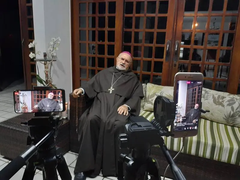 Arcebispo de Maceió, Dom Antônio Muniz usa live para iniciar as celebrações de maio, o Mês Mariano