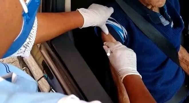 Imagem ilustrativa da imagem MACEIÓ VACINA 80 MIL IDOSOS CONTRA A INFLUENZA
