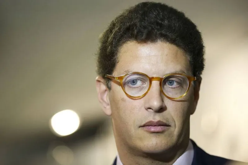 Para o MPF, o ministro Ricardo Salles age de maneira dolosa contra o meio ambiente