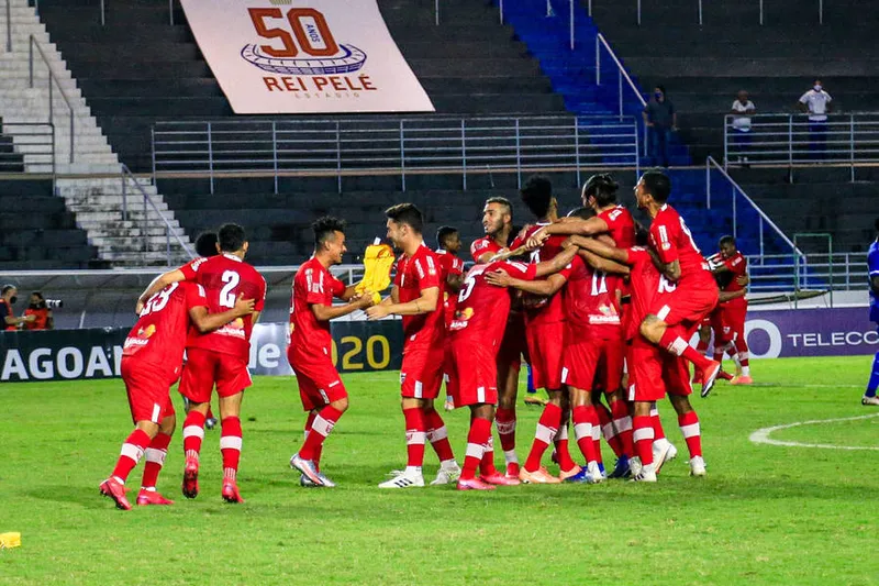 Maceió, 05 de agosto de 2020
Lance do jogo entre CSA X CRB. Partida válida pela final do Campeonato Alagoano de 2020, realizada no Estádio Rei Pelé. Alagoas - Brasil.
Foto: Ailton Cruz