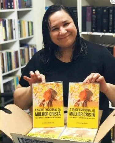 Missionária da AD Alagoas, Elizangela Lima lançou recentemente o livro sobre saúde emocional da mulher cristã