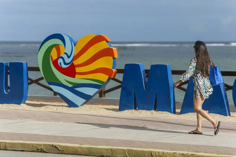 Movimentação de turistas diminuem em Maceió, praia de ponta verde.

Foto: Felipe Brasil