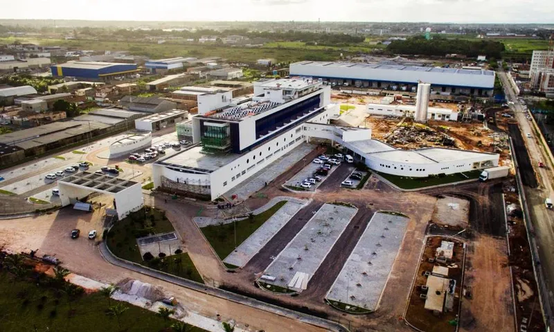 Hospital Metropolitano atrasou um ano e meio para ficar pronto e mesmo assim ainda foi entregue de forma precária