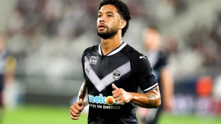 Volante alagoano Otávio opinou sobre o futebol brasileiro e disse que acompanha situação em seu país