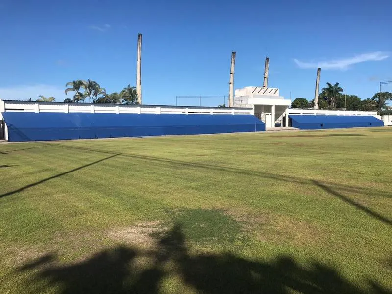 Estádio Nelson Feijó está todo pintado de azul e branco e academia já está com os equipamentos do CSA