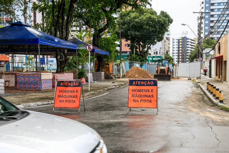 Maceió, 16 de junho de 2020
Companhia de Saneamento de Alagoas (Casal) iniciou obra de manutenção da rede coletora de esgoto no entorno da Praça Lions, no bairro da Pajuçara em Maceió. Alagoas - Brasil.
Foto: ©Ailton Cruz