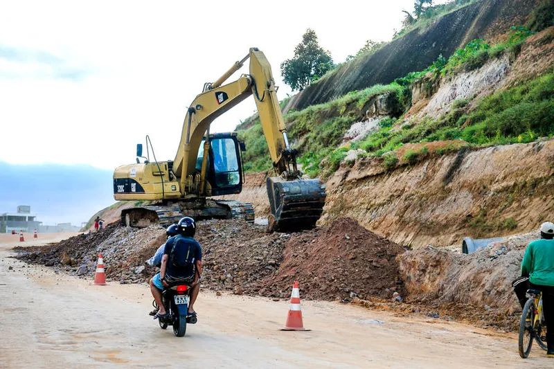 Maceió, 30 de julho de 2020  
Secretaria Municipal de Infraestrutura (Seminfra), responsável pela execução da obra, Ecovia Norte que ligar as partes alta e baixa da capital  em Maceió. Mais um trecho que estará pavimentado. Alagoas - Brasil.
Foto: ©Ailton Cruz