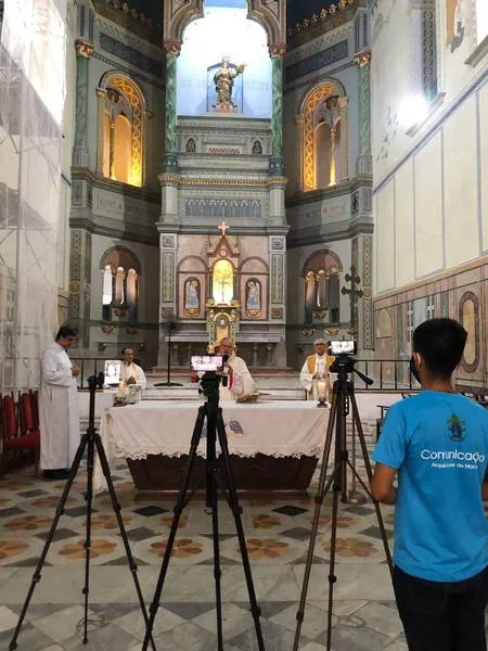 Imagem ilustrativa da imagem PAIXÃO DE CRISTO TEM CELEBRAÇÕES A PORTA FECHADAS