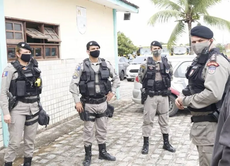 Equipes da Polícia Militar têm atuado para evitar o descumprimento do decreto de enfrentamento ao Covid-19