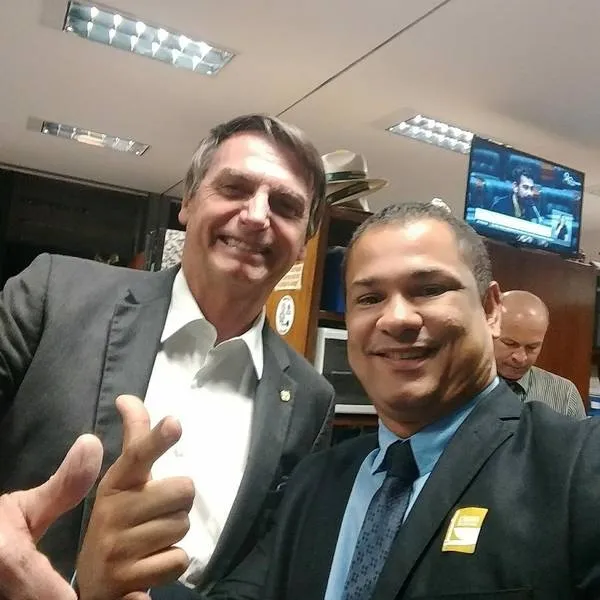 Flávio Moreno afirma que Jair Bolsonaro não tem tempo para ordenar ou articular nada