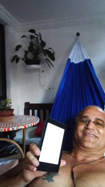 Ex-CSA e hoje no Campinense, técnico Canindé ama leitura e tem mais de 400 obras no Kobo (leitor de livros digitais)