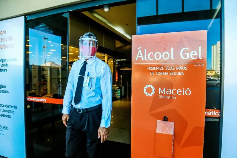 Shoppings investiram em diversos equipamentos para garantir o acesso a álcool em gel