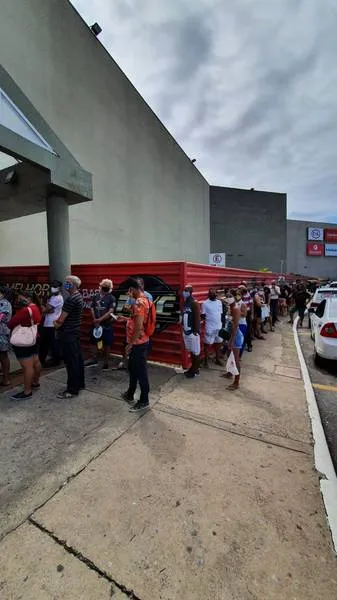 Clientes começam a frequentar os shoppings após mais de 100 dias de locais fechados