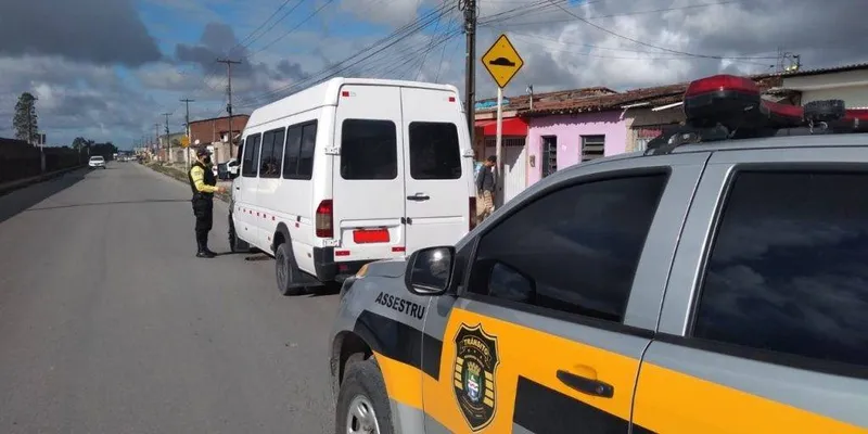 Imagem ilustrativa da imagem SMTT REMOVE 15 VEÍCULOS DE TRANSPORTE CLANDESTINO