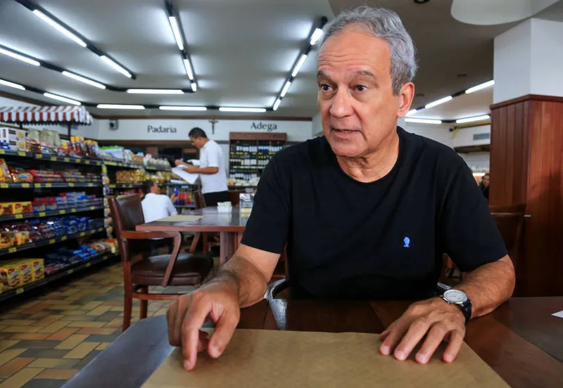 Economista Cícero Péricles: “Decisão de fechar os serviços não essenciais foi repentina”