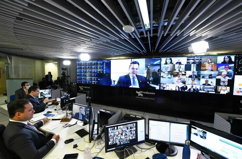 Ajuda emergencial foi aprovada pelos senadores durante sessão remota na quarta-feira