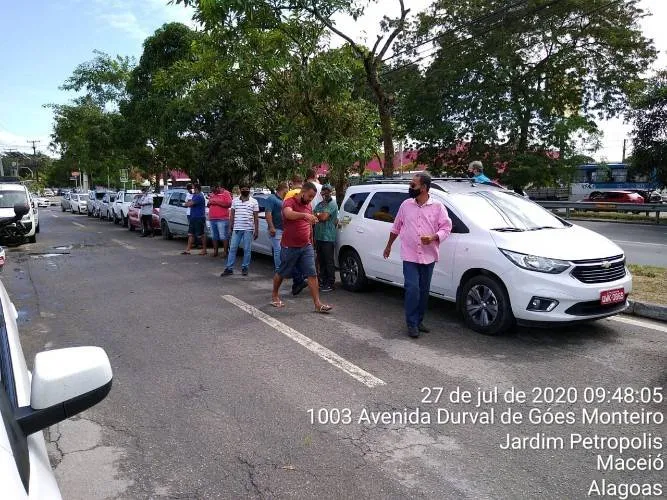 Imagem ilustrativa da imagem TAXISTAS DO INTERIOR APELAM POR RETOMADA DAS ATIVIDADES