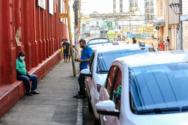 Maceió, 23 de julho de 2020
Parada de taxi na Rua Oliveira e Silva, no centro do comércio de Maceió. Alagoas - Brasil.
Foto: ©Ailton Cruz