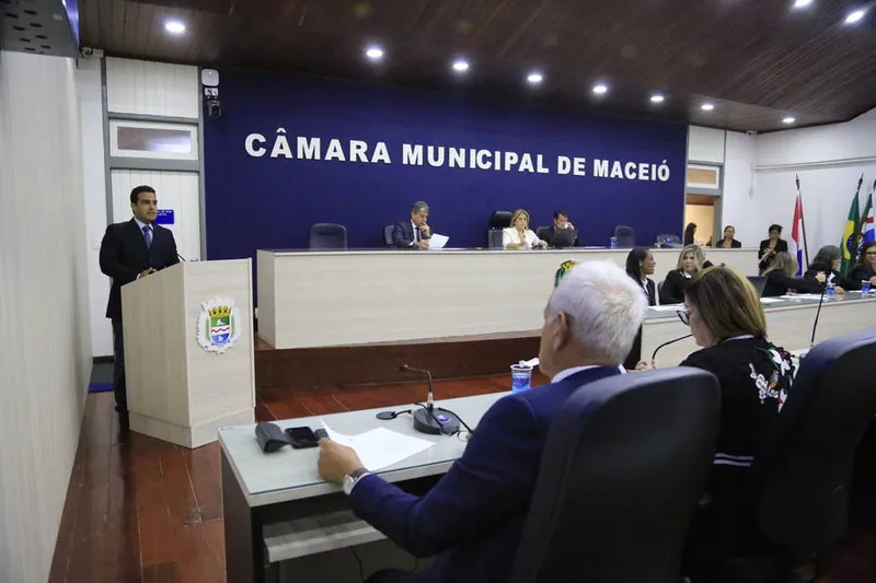 Sessões presenciais na Câmara seguem suspensas e vereadores longe da população