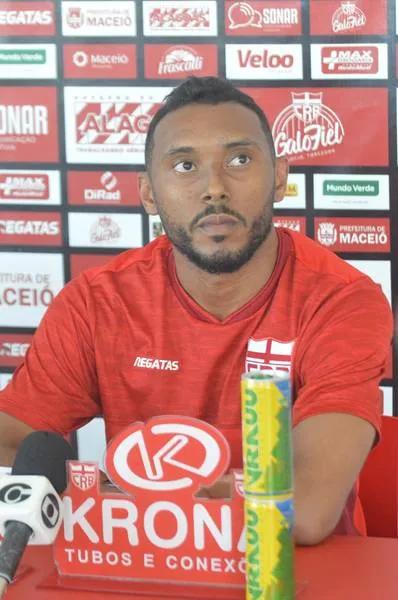 Claudinei confessou que está com saudade da rotina de treinos e de jogos: “Nós jogadores estamos ansiosos”