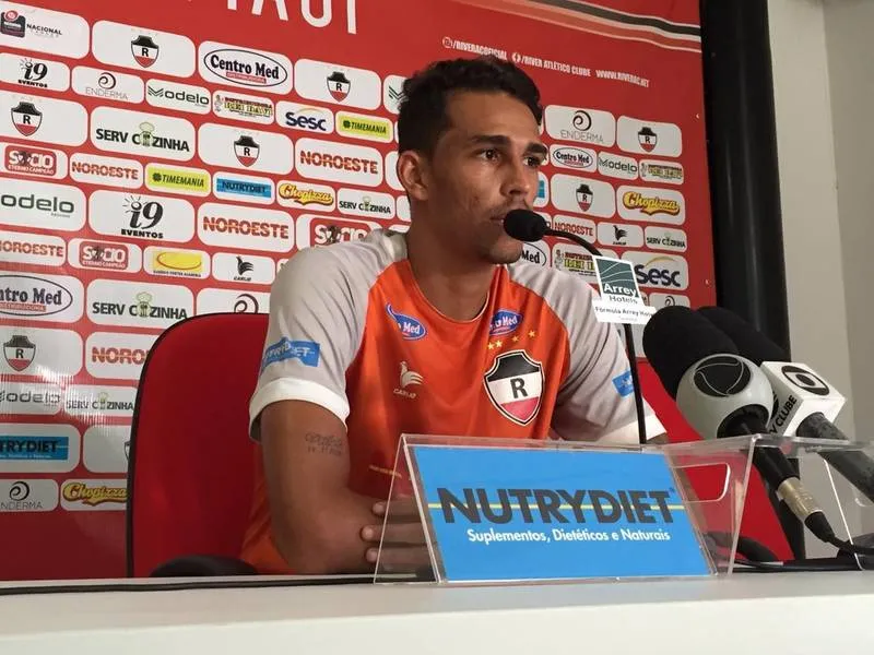 Gustavo Henrique revelou que está recebendo doações e levando aos conterrâneos de Santana do Ipanema