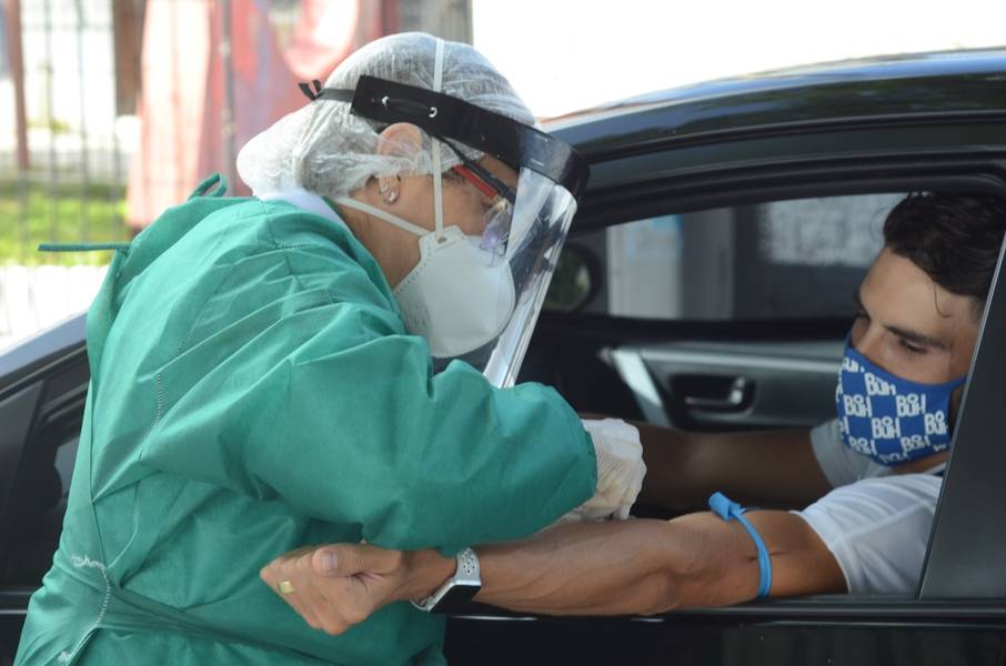 Atacante do CSA, Rodrigo Pimpão no momento em que fez o teste para Covid-19, no Nelsão, na última quarta-feira (10)