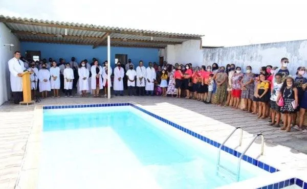 AD em Igreja Nova-AL celebrou seu Jubileu de Ouro com o batismo nas águas de seus novos membros