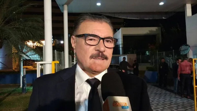 Cícero Almeida afirma que a articulação para tirá-lo da disputa não deve ganhar força