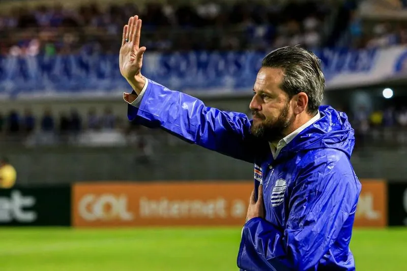 Após abandonar o CSA na reta final da Série A de 2019, Argel Fucks está de volta ao clube