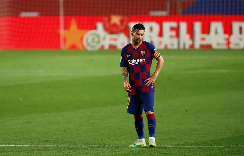 Messi desolado após o gol da vitória do Osasuna contra o Barcelona