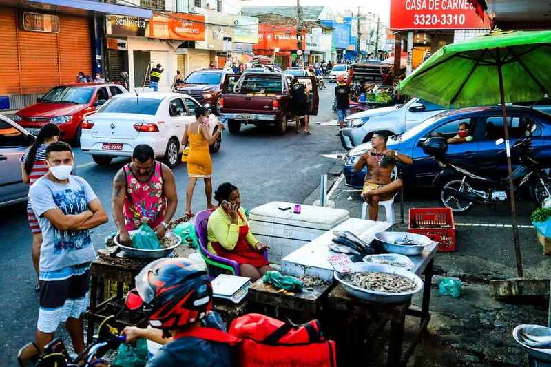 Maceió, 02 de junho de 2020  
Feira livre do Jacintinho, está na liderança em contágio com a movimentação dos moradores que não estão comprindo o isolamento na região do bairro em Maceió. Alagoas - Brasil.
Foto: ©Ailton Cruz