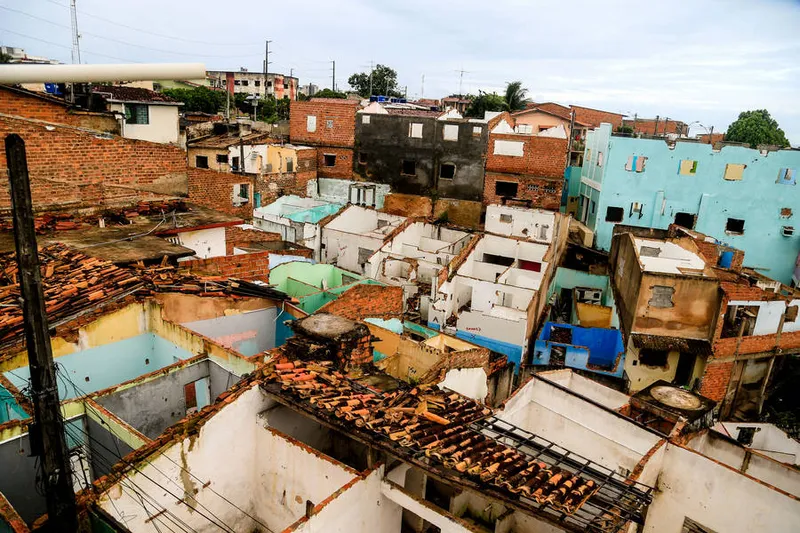 Por causa do colapso do solo, milhares de eleitores tiveram que deixar as suas casas