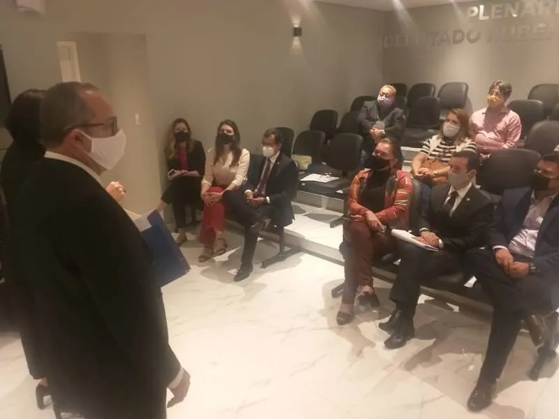 Representantes de entidades do comércio se reuniram com deputados para propor mudanças em projeto de lei