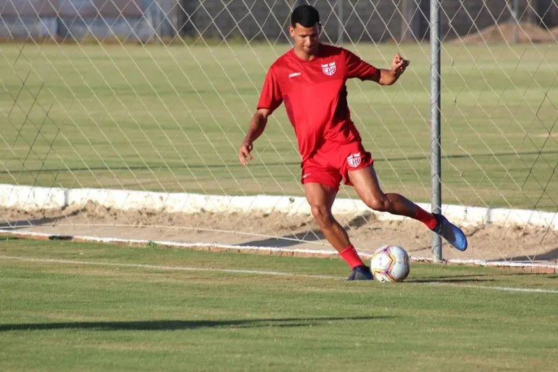 Matheus Paquetá chegou ao CRB em fevereiro deste ano, não jogou nenhuma partida e acabou dispensado ontem