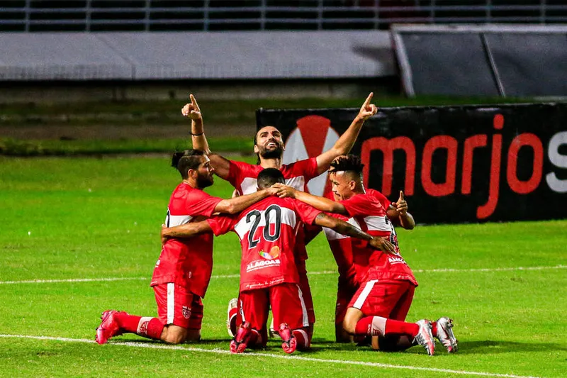 Maceió, 18 de agosto de 2020
Lance do jogo entre CRB e Brasil de Pelotas. Partida válida pela 4ª rodada do Campeonato Brasileiro da Série B de 2020, realizada no Estádio Rei Pelé. Alagoas - Brasil.
Foto: Ailton Cruz