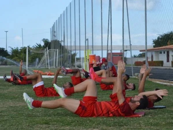 Jogadores e comissão técnica fizeram novos testes da Covid-19 e todos estão aptos para o jogo deste sábado