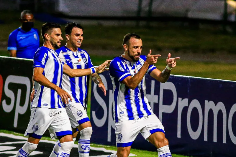 Maceió, 06 de outubro de 2020
Lance do jogo entre CSA x Figueirense. Partida válida pela 14ª rodada do Campeonato Brasileiro da Série B de 2020, realizada no Estádio Rei Pelé. Alagoas - Brasil.
Foto: Ailton Cruz