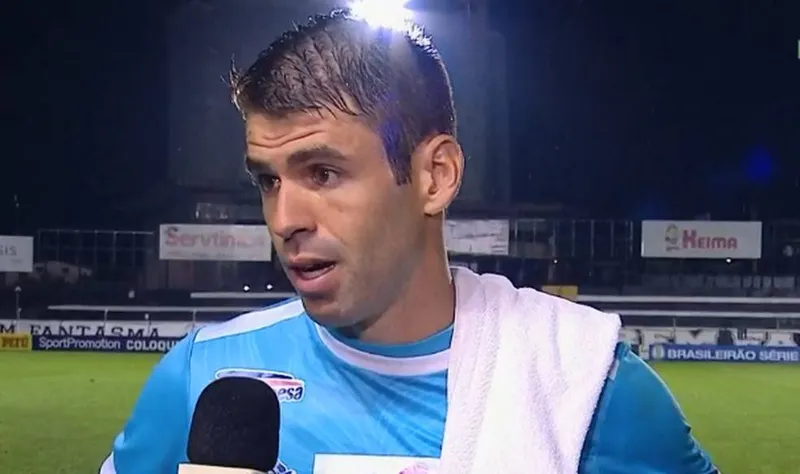 Alexandre Cajuru ganhou a chance no time azulino, contra a Ponte Preta, na sexta passada (21)