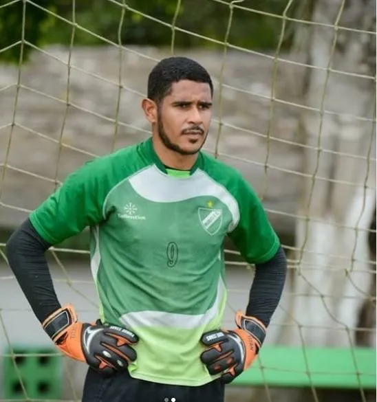 Nascido em Maceió e criado para o futebol no interior, goleiro Alexandre se destacou no Murici