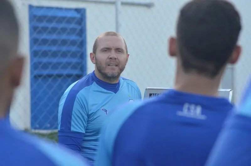 Novo técnico azulino, Mozart comandou a primeira atividade na tarde dessa segunda-feira (21) no CT Nelson Feijó