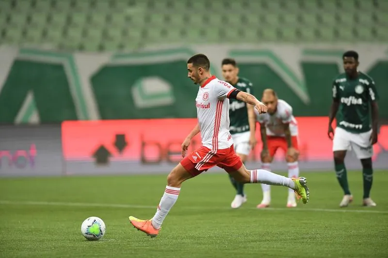 Thiago Galhardo terá mais uma chance de se isolar como artilheiro do Brasileirão