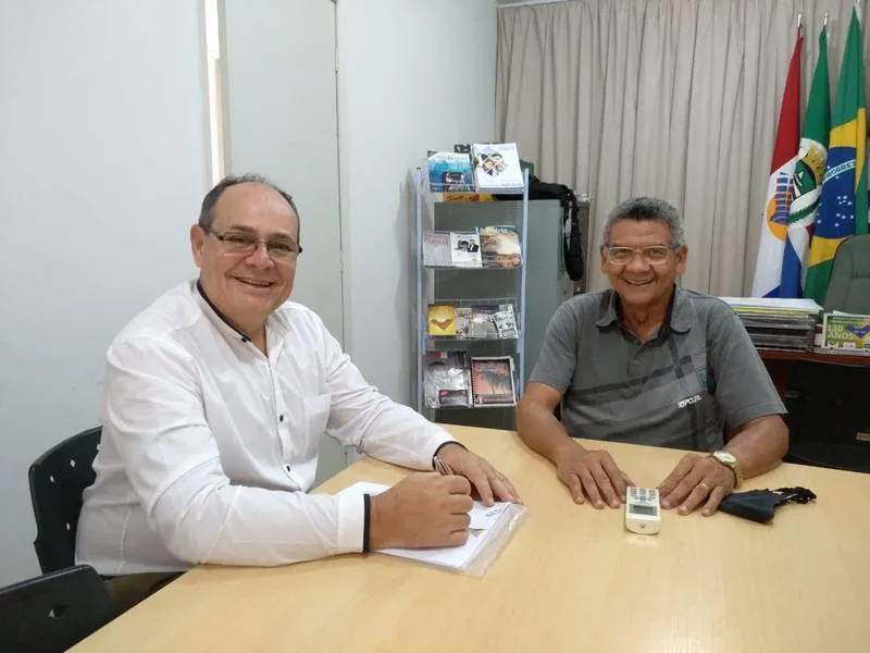 Pastores Djalma Inoue e José Benzeval reúnem-se três dias por semana elaborando o projeto