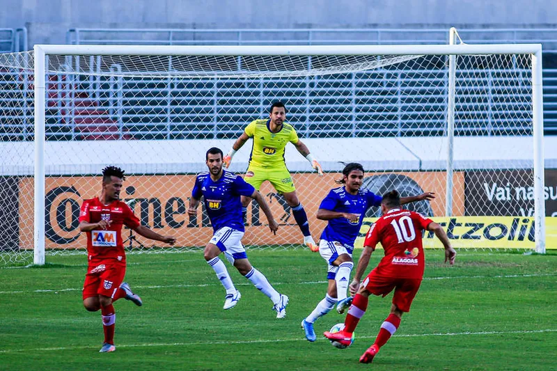 Maceió, 26 de agosto de 2020
Lance do jogo entre CRB e Cruzeiro-MG. Partida válida pela 3ª Fase da Copa do Brasil, realizada no Estádio Rei Pelé em Maceió. Alagoas - Brasil.
Foto: Ailton Cruz