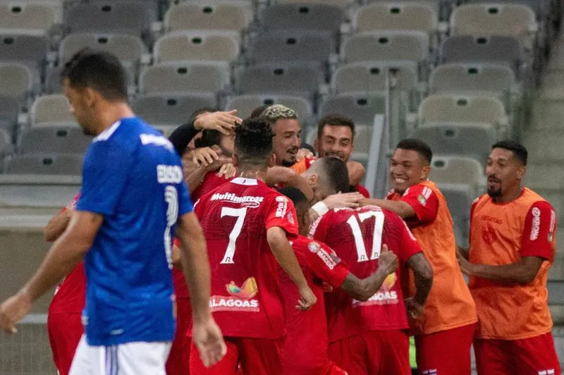 Após vencer o jogo de ida no Mineirão, CRB busca classificação inédita no Rei Pelé