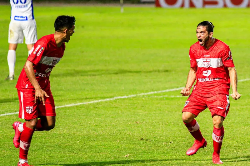 Maceió, 02 de outubro de 2020
Lance do jogo entre CRB e Avaí. Partida válida pela 13ª rodada do Campeonato Brasileiro da Série B de 2020, realizada no Estádio Rei Pelé. Alagoas - Brasil.
Foto: Ailton Cruz