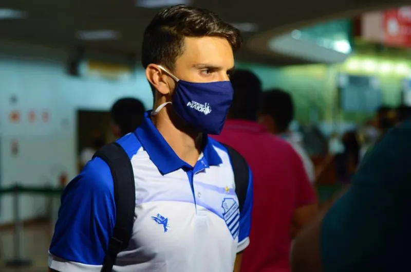CSA de Rodrigo Pimpão desembarcou em Maceió, nessa quinta-feira, e foi direto treinar