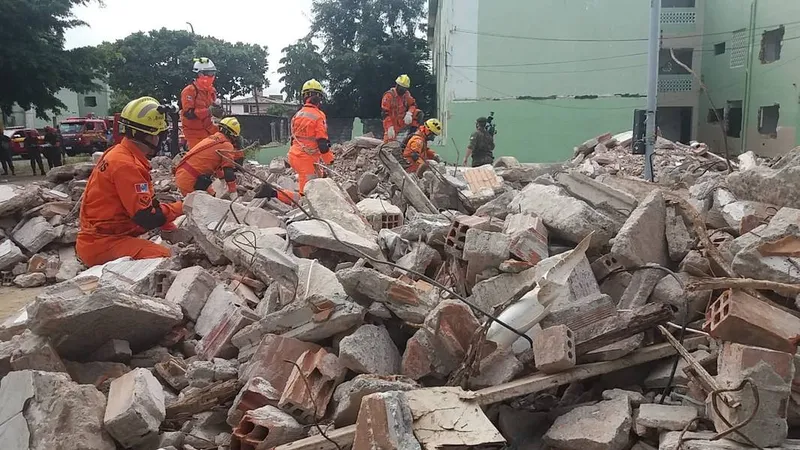 Imagem ilustrativa da imagem EXÉRCITO REALIZA SIMULAÇÃO DE DESASTRE NO BAIRRO DO PINHEIRO